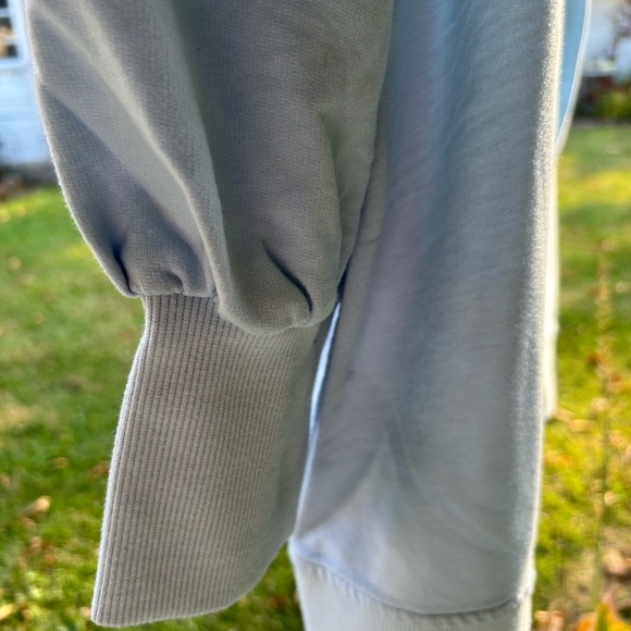 Tie-dye and ombre light blue and white women’s sweatshirt with ribbed cuffs - Picture 3 of 6